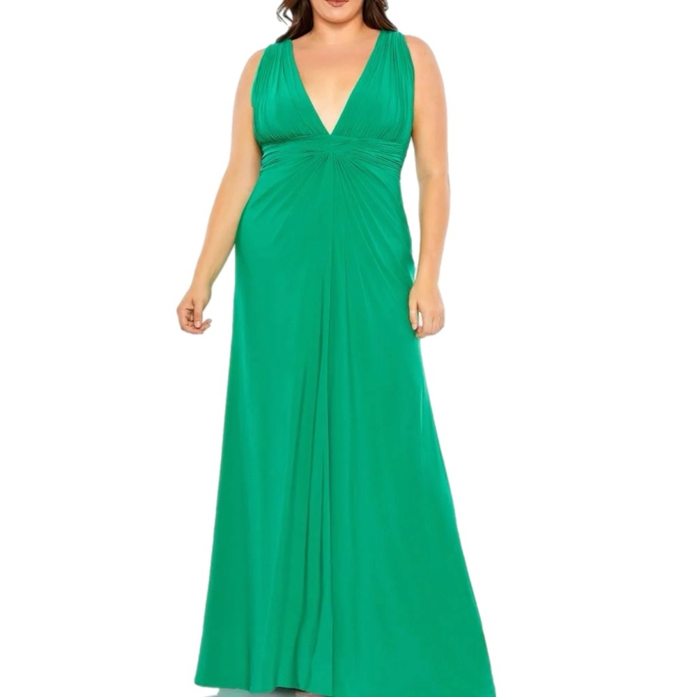 NWT Mac Duggal Jade Green Sleeveless V-Neck Jersey Knit Gown Size 14W $398 MSRP